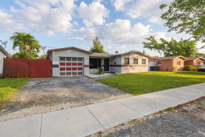 2 bedroom Single Family Residence at 4841 NW 19th Street, Flair Sub No 8, Lauderhill — photo 2