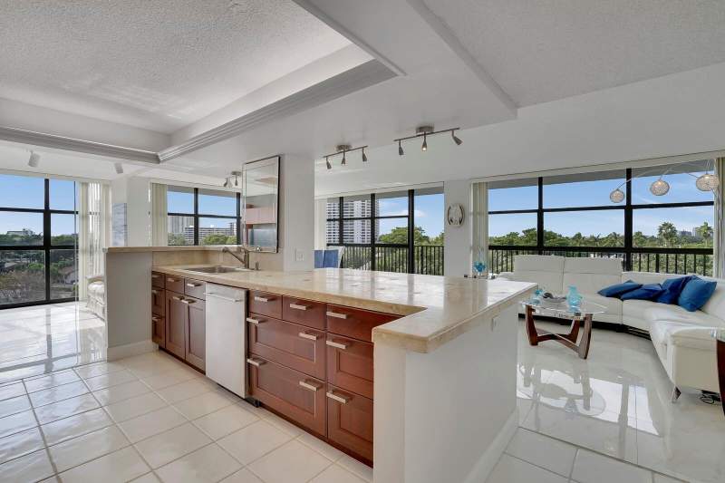 2 bedroom Condominium at 600 Parkview Drive #531, Towers of Oceanview, Hallandale Beach — photo 3