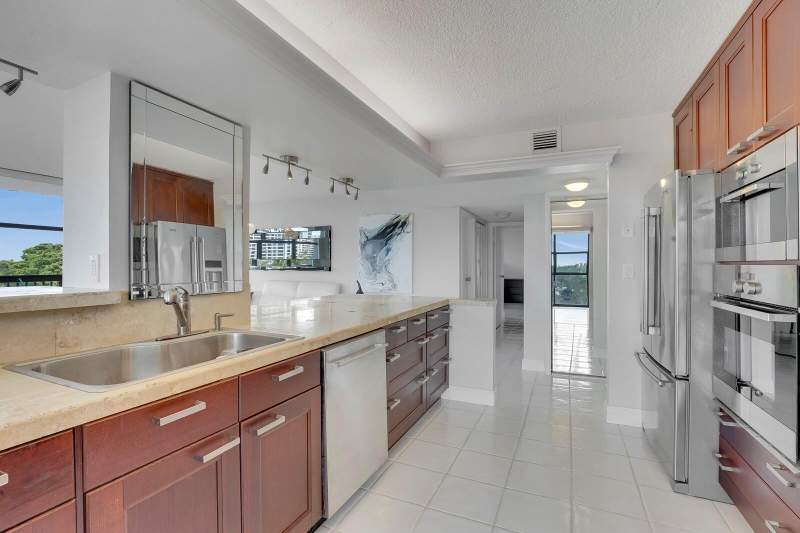 2 bedroom Condominium at 600 Parkview Drive #531, Towers of Oceanview, Hallandale Beach — photo 4