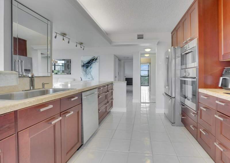 2 bedroom Condominium at 600 Parkview Drive #531, Towers of Oceanview, Hallandale Beach — photo 5