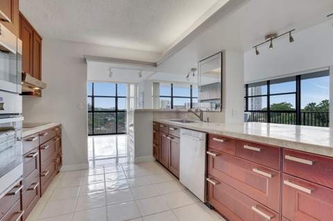 600 Parkview Drive #531, Hallandale Beach FL - photo 7 of 41