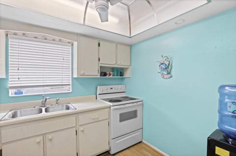 2885 W Ashley Dr Drive #B, West Palm Beach FL - photo 8 of 34
