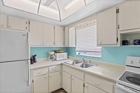 2885 W Ashley Dr Drive #B, West Palm Beach FL - photo 10 of 34