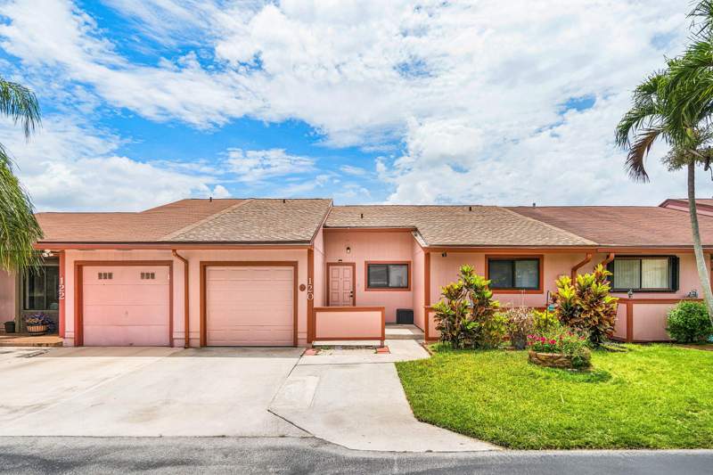3 bedroom Villa at 120 Mayfair Lane, Boynton Lakes 3-C, Boynton Beach — photo 2