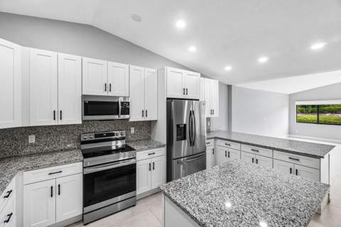 120 Mayfair Lane, Boynton Beach FL - photo 9 of 37