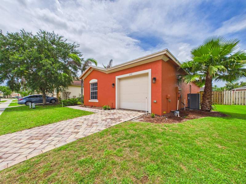 3 bedroom Single Family Residence at 157 Blue Grotto Drive, Palm Breezes Club, Fort Pierce — photo 2
