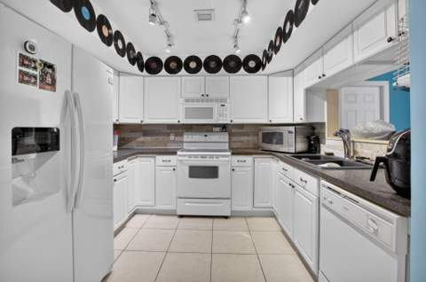 220 SW 10th Avenue, Boynton Beach FL - photo 6 of 56