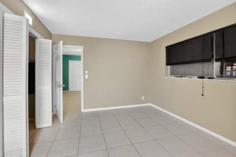220 SW 10th Avenue, Boynton Beach FL - photo 14 of 56