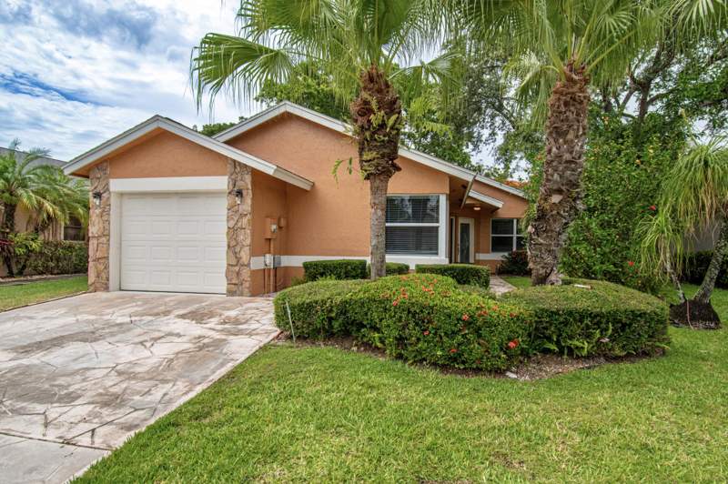 4 bedroom Single Family Residence at 7601 Martinique Boulevard, Captiva, Boca Raton — photo 2
