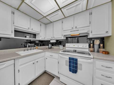 3215 S Ocean Boulevard #104, Highland Beach FL - photo 18 of 34