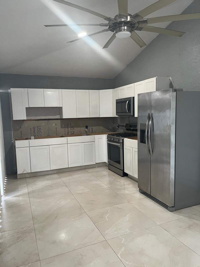 3 bedroom Single Family Residence at 219 NW Biltmore Street, Port St Lucie Section 27, Port St. Lucie — photo 4