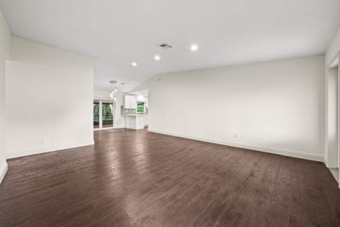 638 SW 4th Avenue, Boynton Beach FL - photo 9 of 43