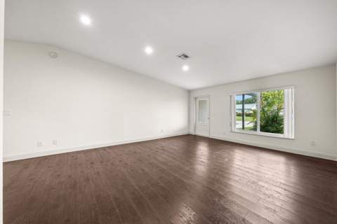 638 SW 4th Avenue, Boynton Beach FL - photo 10 of 43