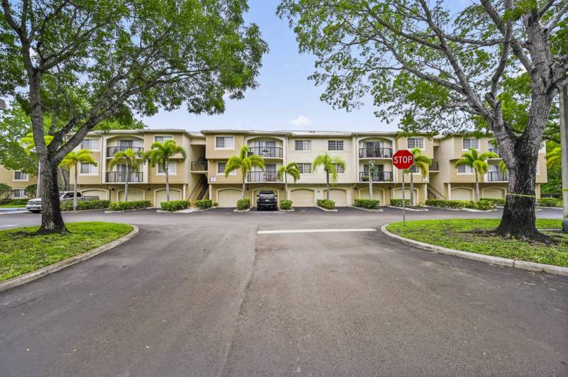 2 bedroom Condominium at 1100 S Crestwood Ct Court #1109, Grand View At Crestwood Condo, Royal Palm Beach — photo 2