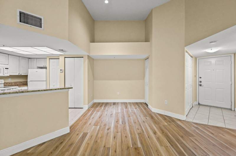 2 bedroom Condominium at 1100 S Crestwood Ct Court #1109, Grand View At Crestwood Condo, Royal Palm Beach — photo 3