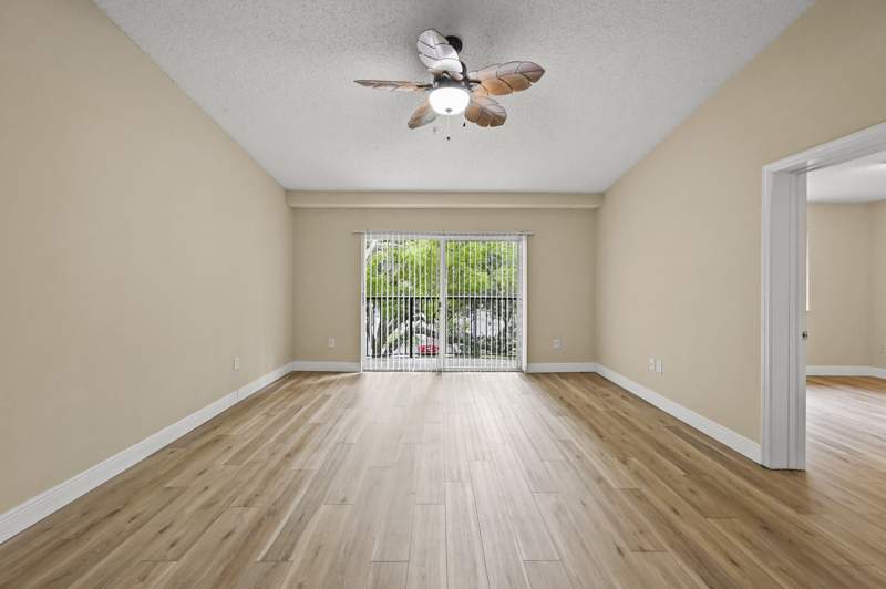 2 bedroom Condominium at 1100 S Crestwood Ct Court #1109, Grand View At Crestwood Condo, Royal Palm Beach — photo 5