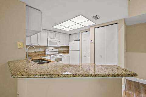 1100 S Crestwood Ct Court #1109, Royal Palm Beach FL - photo 10 of 35