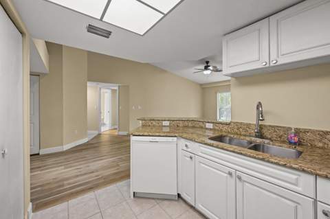 1100 S Crestwood Ct Court #1109, Royal Palm Beach FL - photo 12 of 35