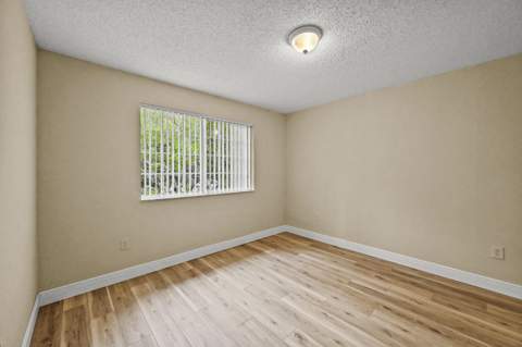 1100 S Crestwood Ct Court #1109, Royal Palm Beach FL - photo 13 of 35