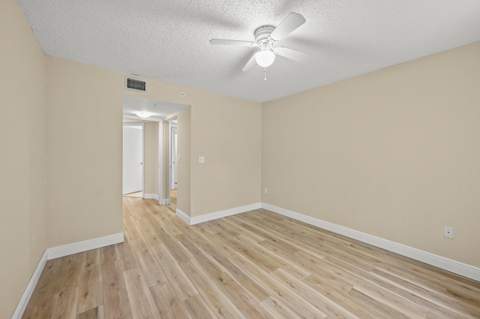 1100 S Crestwood Ct Court #1109, Royal Palm Beach FL - photo 19 of 35