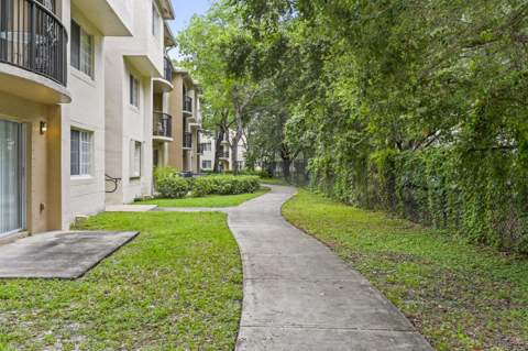 1100 S Crestwood Ct Court #1109, Royal Palm Beach FL - photo 24 of 35
