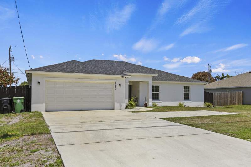 4 bedroom Single Family Residence at 1049 SW Paar Drive, Port St Lucie Section 19, Port St. Lucie — photo 2