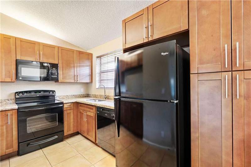 2 bedroom Condominium at 912 Congressional Way, Ambassador Square Condo, Deerfield Beach — photo 4