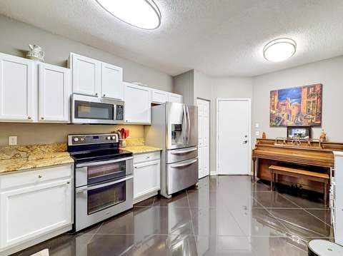 8279 Via Leonessa Drive, Boca Raton FL - photo 9 of 66