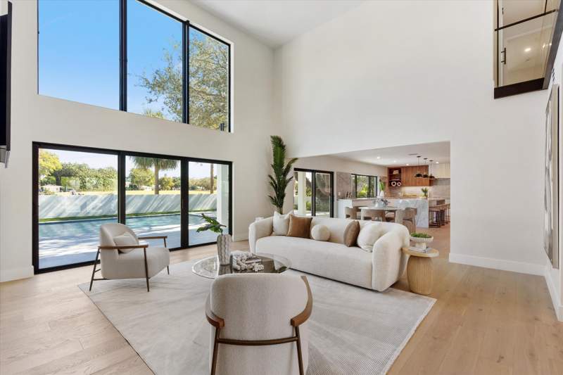 4 bedroom Single Family Residence at 868 Country Club Drive, Golf Course Add To Villag, North Palm Beach — photo 2