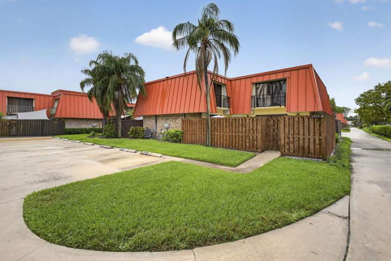 2 bedroom Townhouse at 3345 Meridian Way #C, Meridian Park, Palm Beach Gardens — photo 2