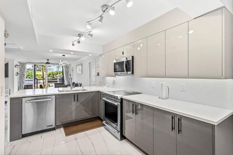 2 bedroom Condominium at 18 Royal Palm Way Way #109, Boca Bayou Ph 1, 2 Thru 5 & 7 Condos, Boca Raton — photo 3