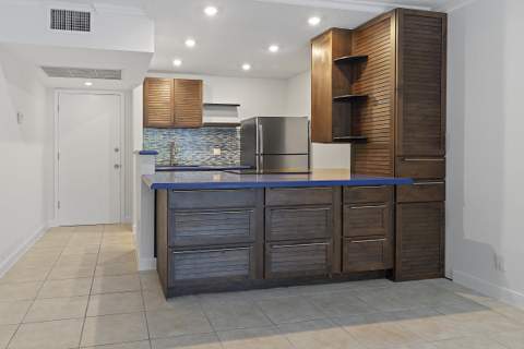 725 Hummingbird Way #111, North Palm Beach FL - photo 7 of 29