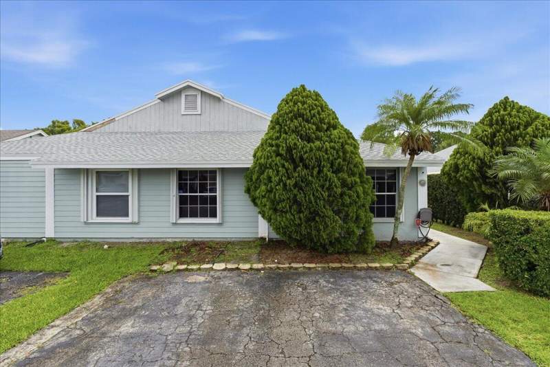 3 bedroom Townhouse at 970 SW 111th Way, Scarborough I, Davie — photo 2