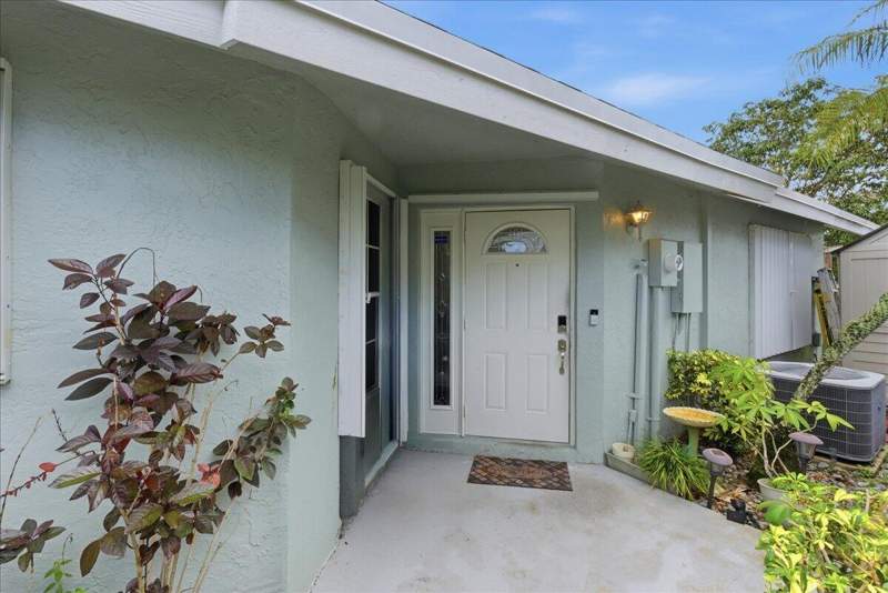 3 bedroom Townhouse at 970 SW 111th Way, Scarborough I, Davie — photo 3