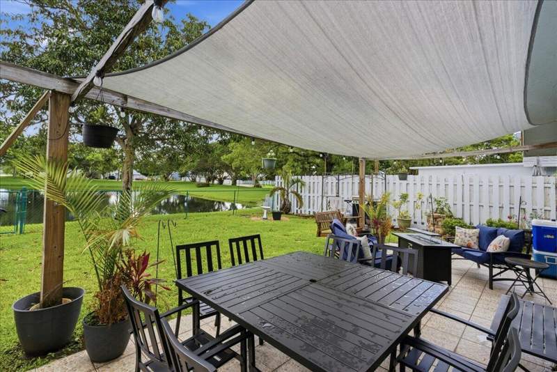 3 bedroom Townhouse at 970 SW 111th Way, Scarborough I, Davie — photo 5