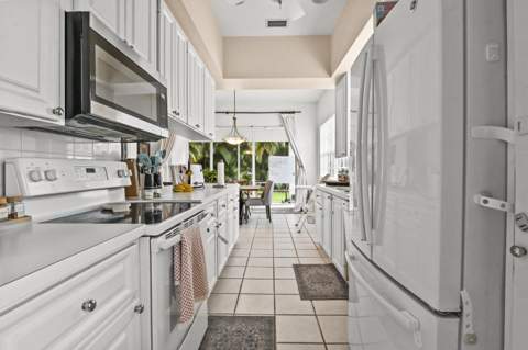 4766 Valencia Drive, Delray Beach FL - photo 12 of 34