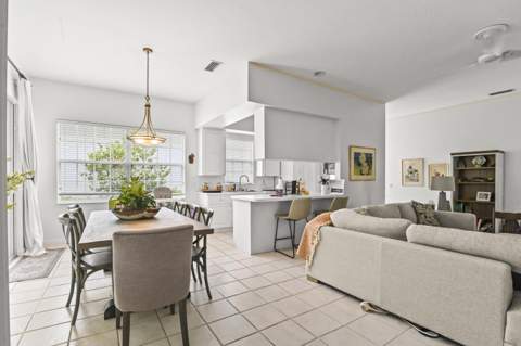 4766 Valencia Drive, Delray Beach FL - photo 6 of 34