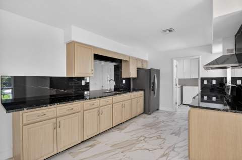 5731 NE 17th Terrace, Fort Lauderdale FL - photo 8 of 39