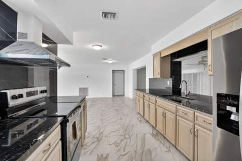 5731 NE 17th Terrace, Fort Lauderdale FL - photo 10 of 39