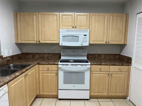 529 E Sheridan Street #1081, Dania Beach FL - photo 8 of 10