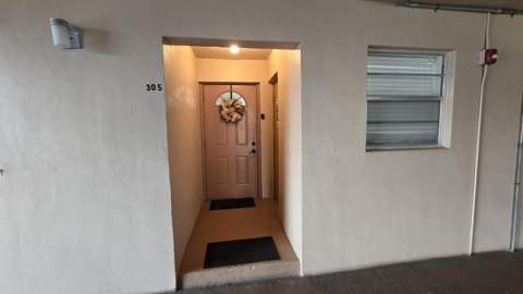 1200 Tallwood Avenue #305, Hollywood FL - photo 19 of 29