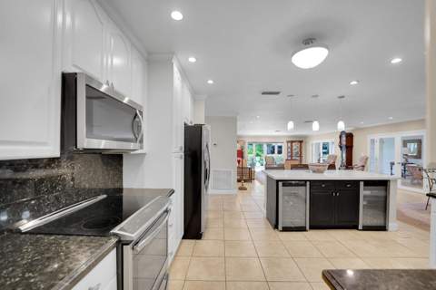1019 E Cypress Drive, Pompano Beach FL - photo 18 of 69