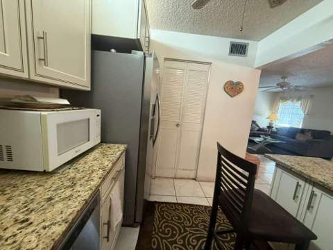 213 Pine Hov Circle #D2, Greenacres FL - photo 18 of 32