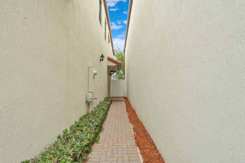 4 bedroom Single Family Residence at 4008 Sequoia Place, Mediterranea, Riviera Beach — photo 2
