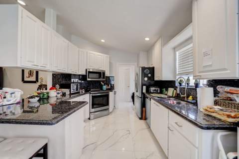 8178 Montserrat Place, Wellington FL - photo 10 of 43
