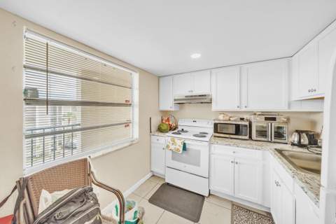 3001 NW 48th Avenue #439, Lauderdale Lakes FL - photo 12 of 27