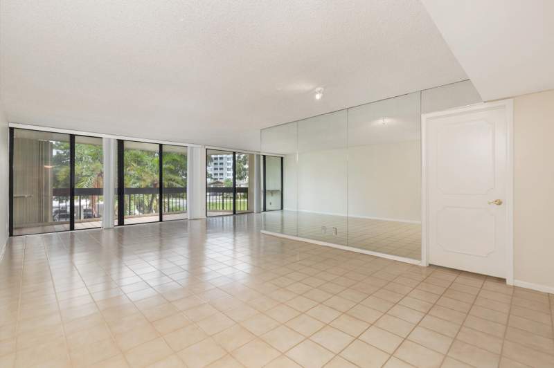2 bedroom Condominium at 2000 Presidential Way #206, Lands Of The President Condo 2 ,, West Palm Beach — photo 3
