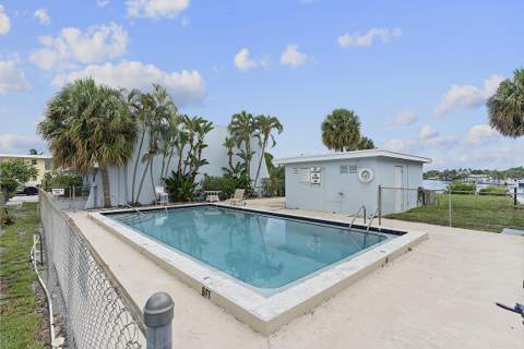 725 Hummingbird Way #111, North Palm Beach FL - photo 22 of 29