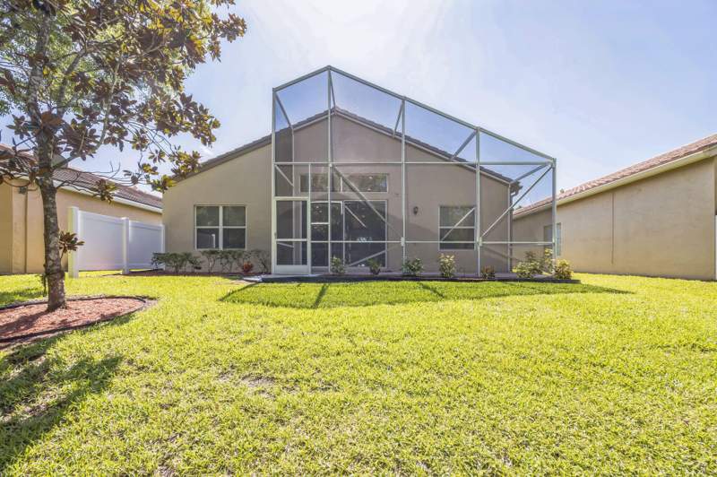 3 bedroom Single Family Residence at 5780 Saddle Trail Lane, Thoroughbred Lake Estates 1, Lake Worth — photo 2