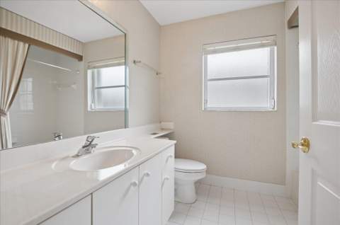 10884 Royal Caribbean Circle, Boynton Beach FL - photo 13 of 34
